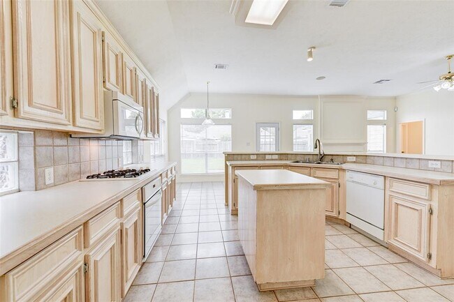 Building Photo - 16206 Waiting Spring Cir