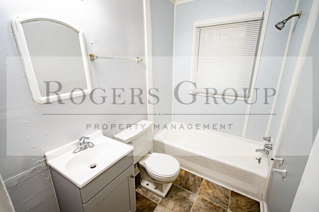 Building Photo - 102 High St