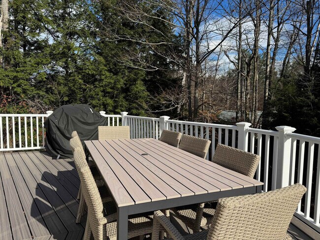 Building Photo - 291 Ash St