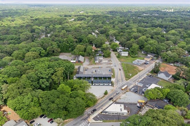 Building Photo - 1570 Flat Shoals Rd SE