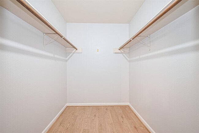 Building Photo - 2530 Bandelier Dr