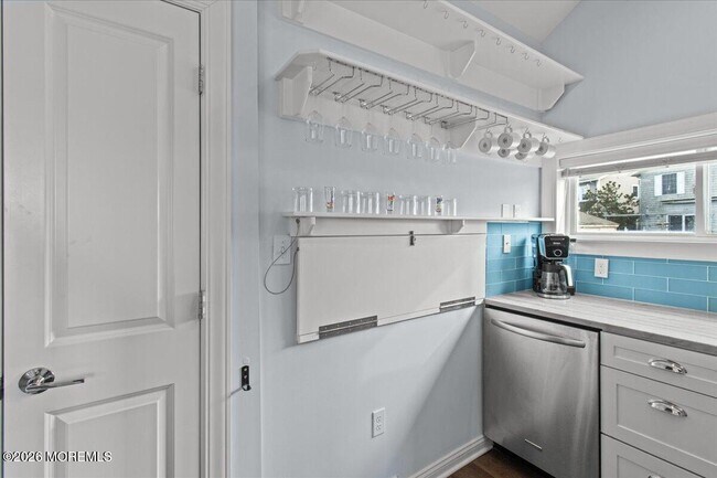 Building Photo - 106 Makin Ave