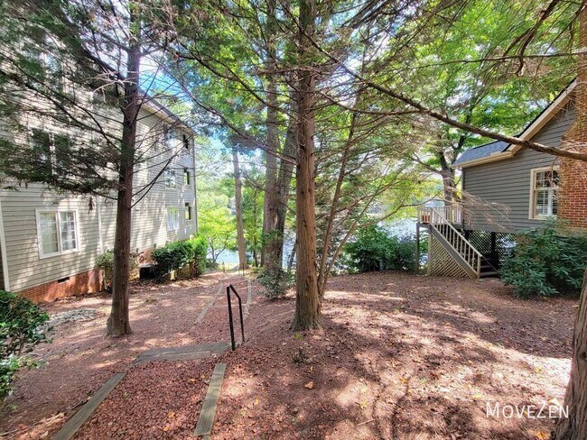 Building Photo - 313 Glen Echo Ln