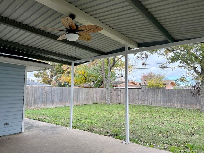 Building Photo - 2703 Thomas Ave