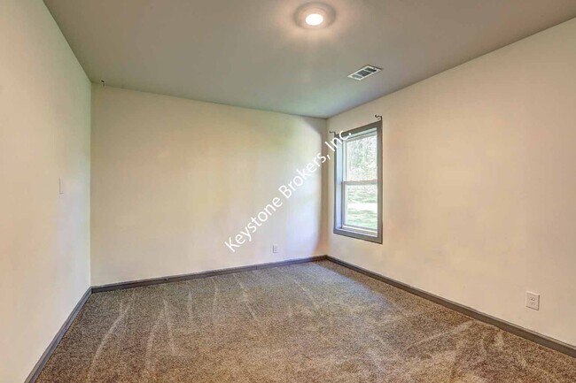 Building Photo - 1018 Hampton Locust Grove Rd