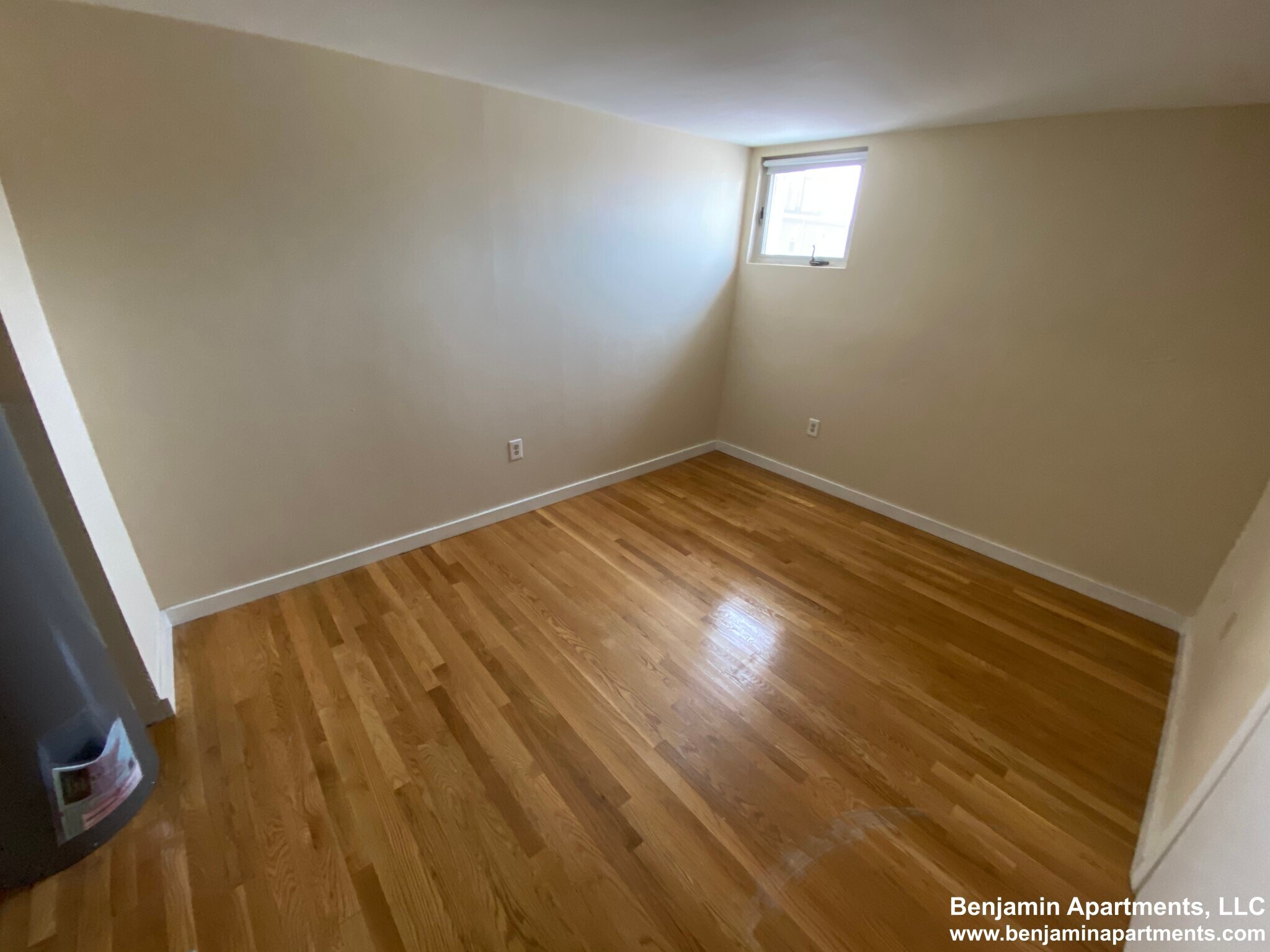 Building Photo - 385 Dorchester St