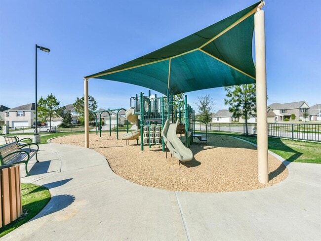 Building Photo - 16608 Foursquare Dr