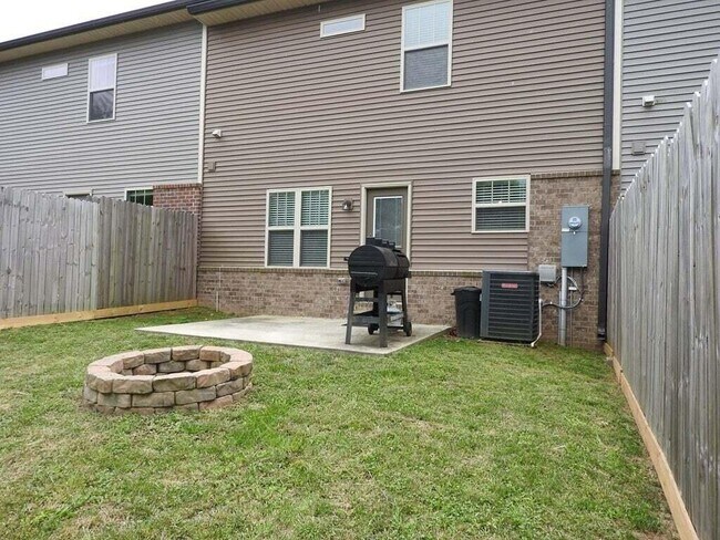 Building Photo - 224 NE Bellingham Dr