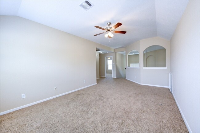 Building Photo - 26727 Henson Falls Dr