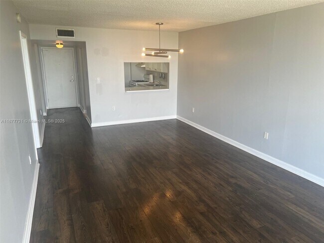 Building Photo - 13120 SW 92nd Ave