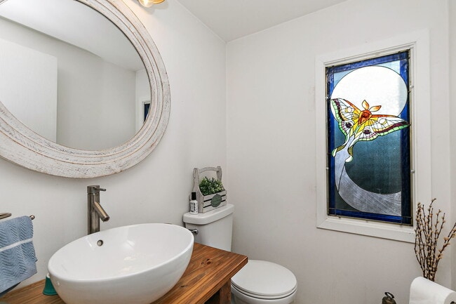 Building Photo - 614 N Hough St