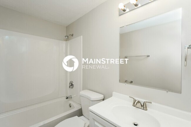 Building Photo - 3 Bedroom Pet-Friendly Home in Louisville, KY with Main Street Renewal