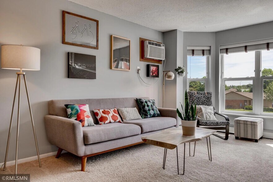 Building Photo - 720 3rd Ave NE