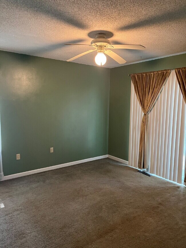 Building Photo - "Charming 2-Bedroom Retreat with Spacious 1200 Sq Ft Layout in Scenic Carthage!" Lake Front views...