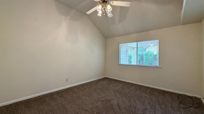 Building Photo - 2274 E Skyview Ave