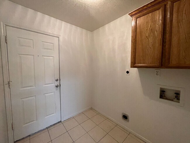 Building Photo - 2306 Moonstone Dr