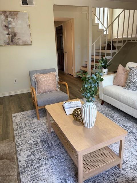 Building Photo - 6910 Hart Ln