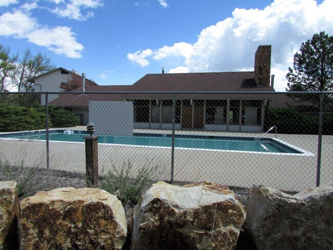 Building Photo - 1 bed/1 bath apartment close to CSU, bike trails, restaurants, shopping and more!