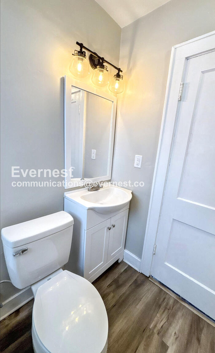 Building Photo - 464 E Oakland Ave