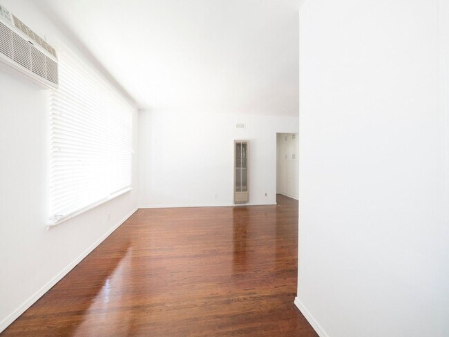 Interior Photo - 6112 W. Eleanor Ave
