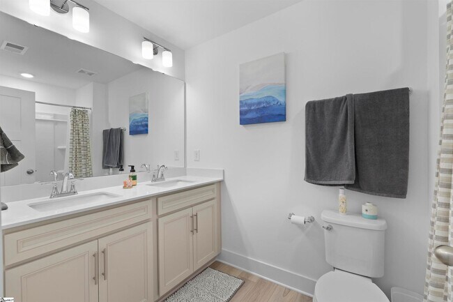 Building Photo - Wonderful Short-Term Furnished Townhome Cl...