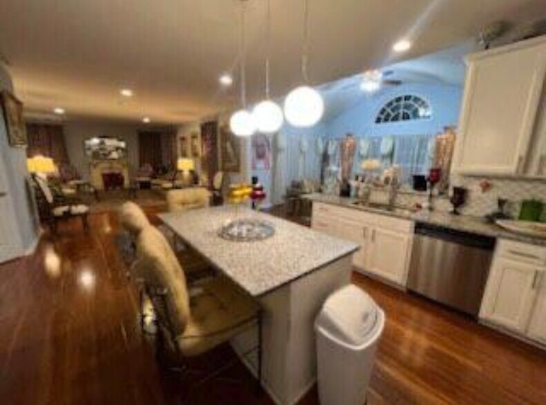 Building Photo - 1611 Kings Valley Dr