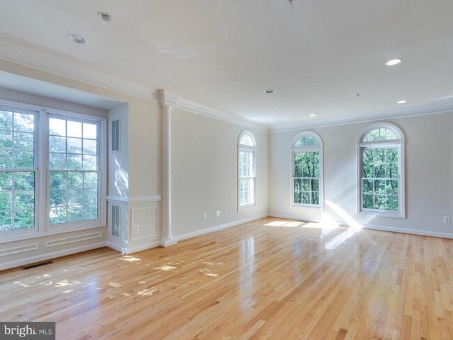 Building Photo - 8870 Ashgrove House Ln