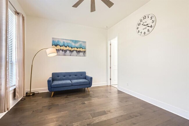 Building Photo - 4912 Risana Bend
