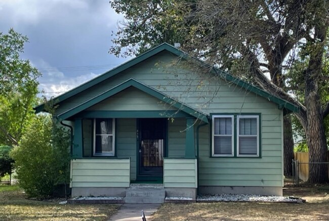 Building Photo - 2 BEDROOM, PLUS 2 BONUS ROOMS, 2 BATHROOM ...