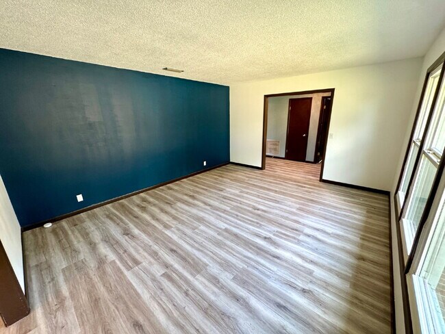 Building Photo - 3207 Cromwell Dr
