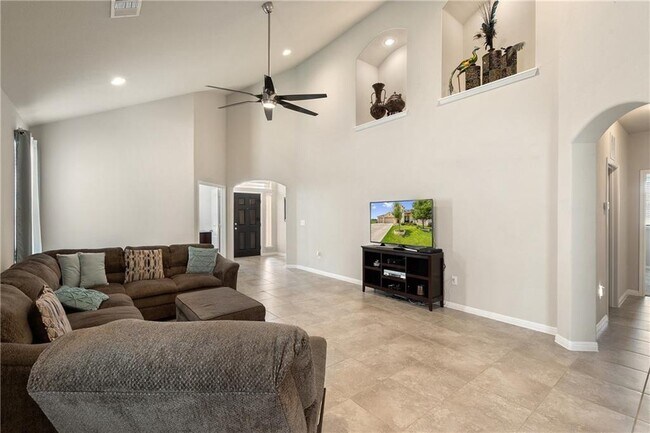 Building Photo - 601 Flag Ln