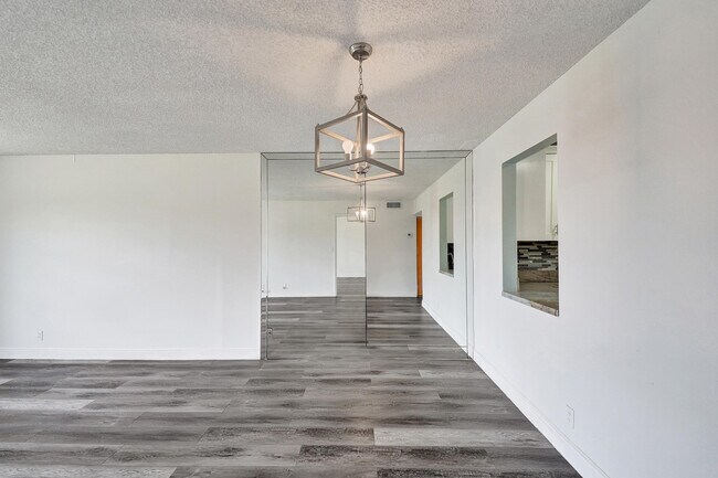 Building Photo - 2430 SW 81st Ave