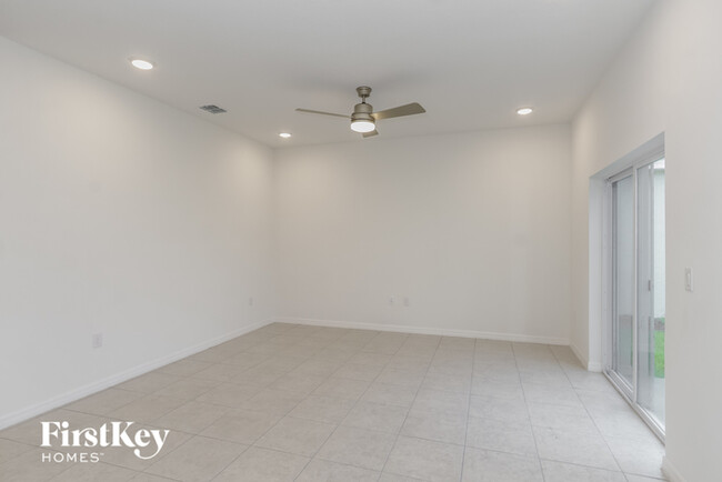 Building Photo - 568 Crown Rose Dr