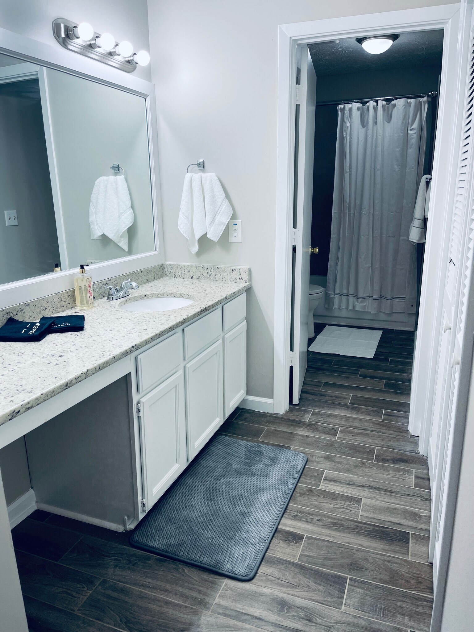 Building Photo - Room in Townhome on Mountain Springs Cir