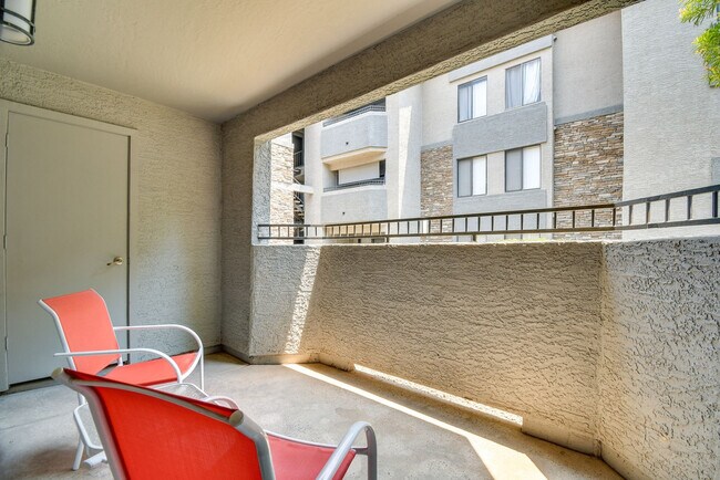 Building Photo - 2025 E Campbell Ave