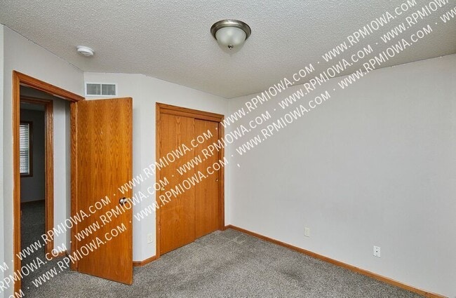 Building Photo - 1913 NW Pleasant St