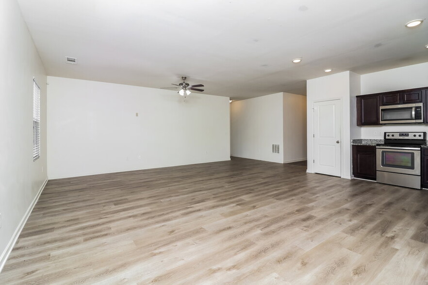 Building Photo - 7261 Lacey Dr