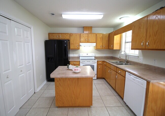 Building Photo - 3BR/2BA North Pensacola Brick Home with Bonus Room, Vaulted Ceilings & Privacy-Fenced Backyard Ne...