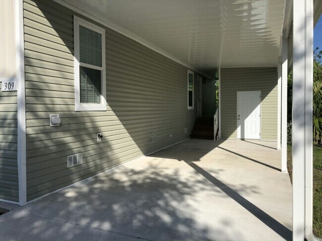 Building Photo - 309 Eland Dr