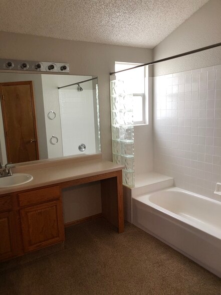 Master Bathroom - View 2 - 13504 Quivas St