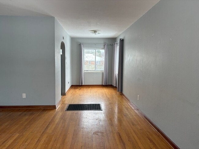 Building Photo - Upper Vienna