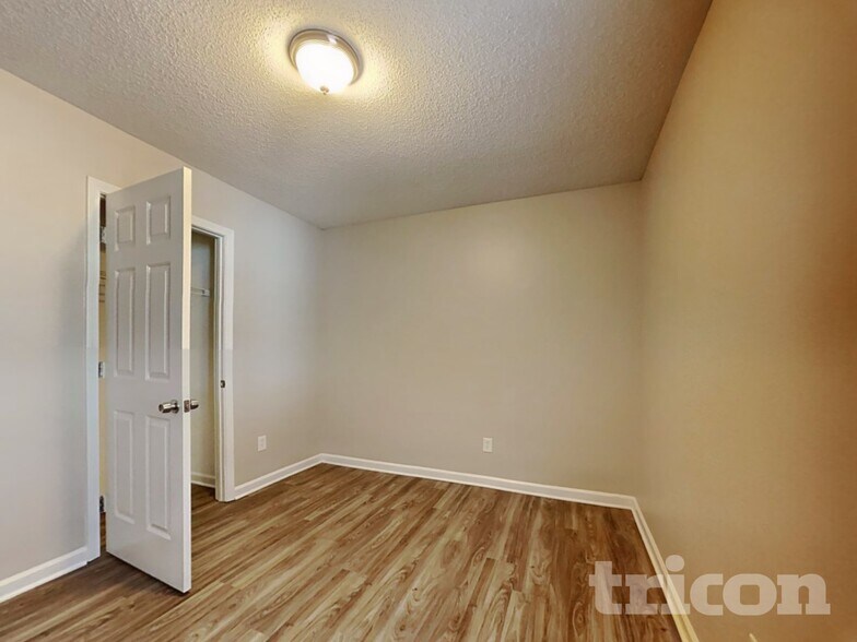 Building Photo - 120 Huntwood Trail