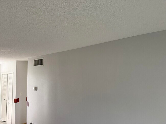 Building Photo - 1113 Lake Terrace