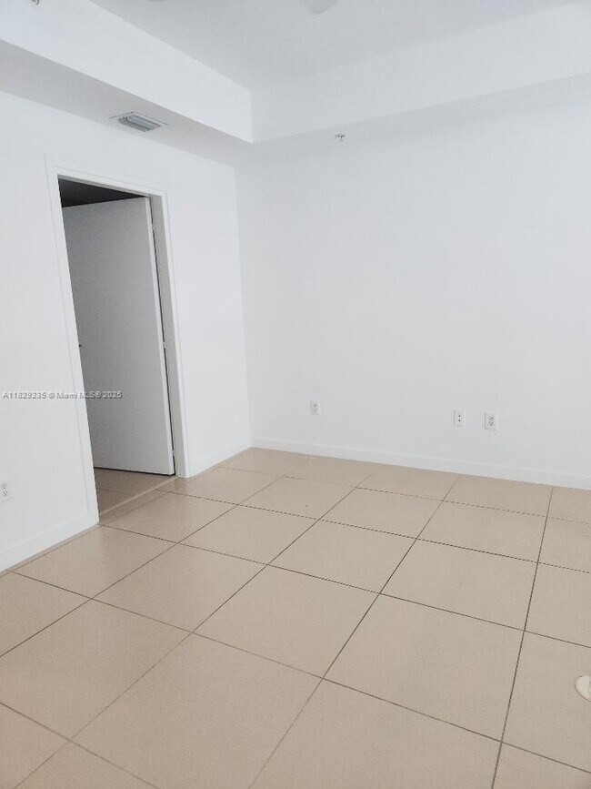 Building Photo - 300 S Biscayne Blvd