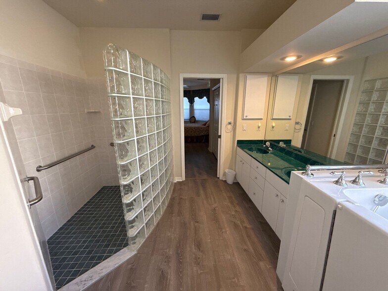 Building Photo - 30 W Doerr Path