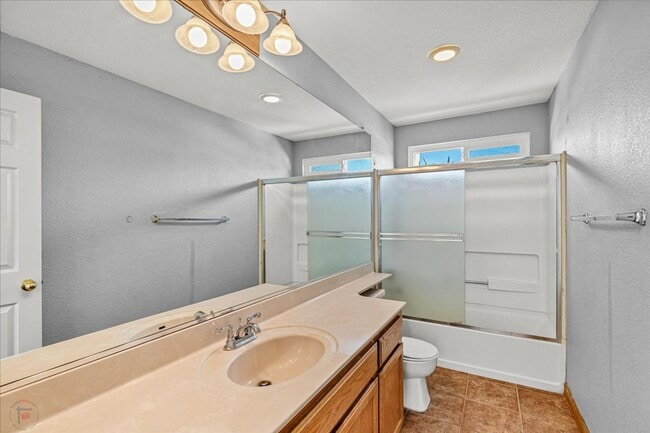 Building Photo - 833 Mackilhaffy Dr