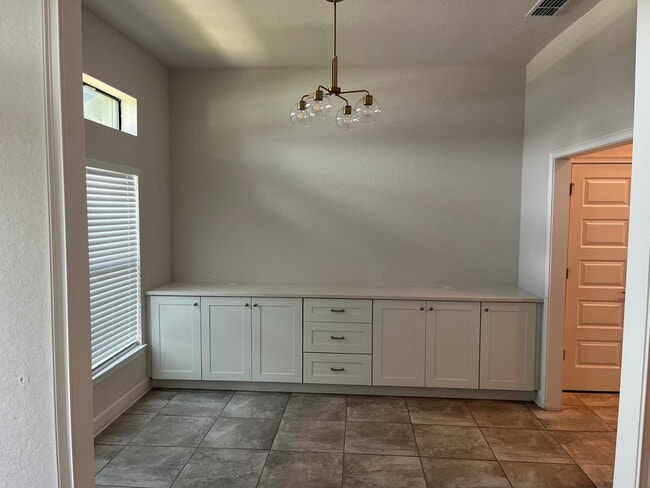Building Photo - "Spacious 4-Bedroom Home in Mulberry's Heritage Park - 2 Full Baths & 2,211 Sq. Ft. of Comfort!"