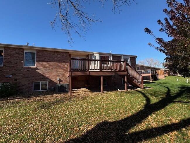 Building Photo - Updated 3BD/2BA with Garden Basement & Low Maintenance Living