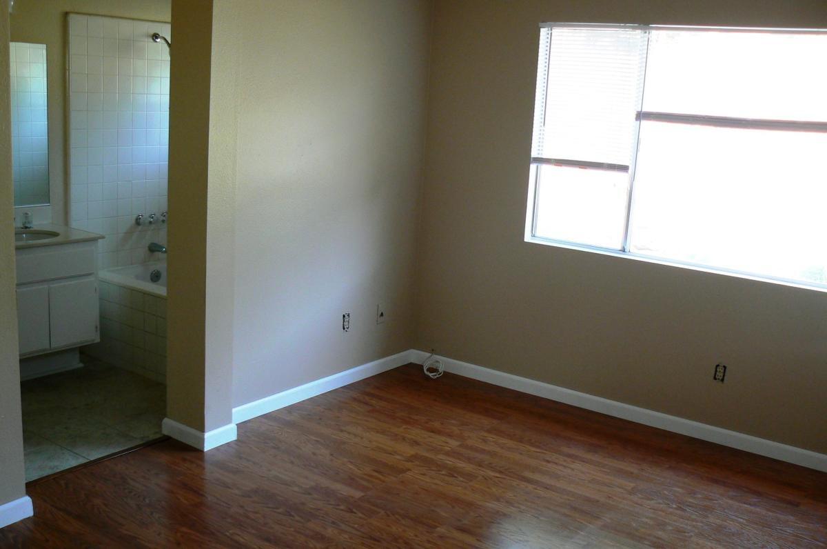 Building Photo - 25422 Lavender Cir