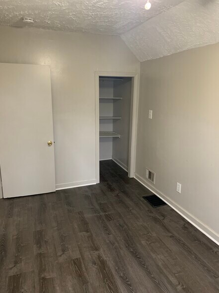 Building Photo - 42 1/2 Alexander St